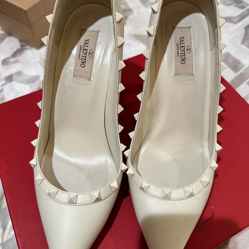 Valentino Garavani Rockstud pumps